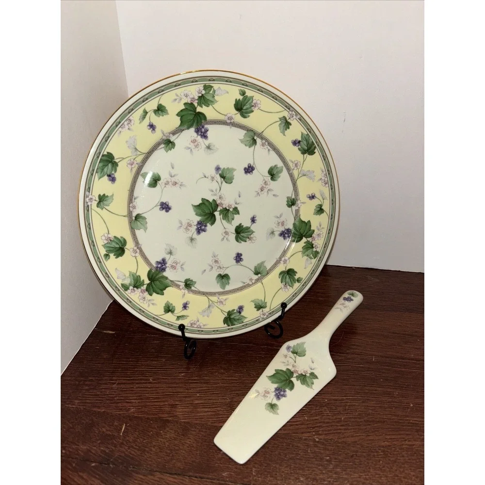 Vintage Andrea By Sadek Cake Plate And Server Floral, Grapes, Leaves‎